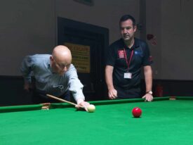 Snooker3 Man playing snooker
